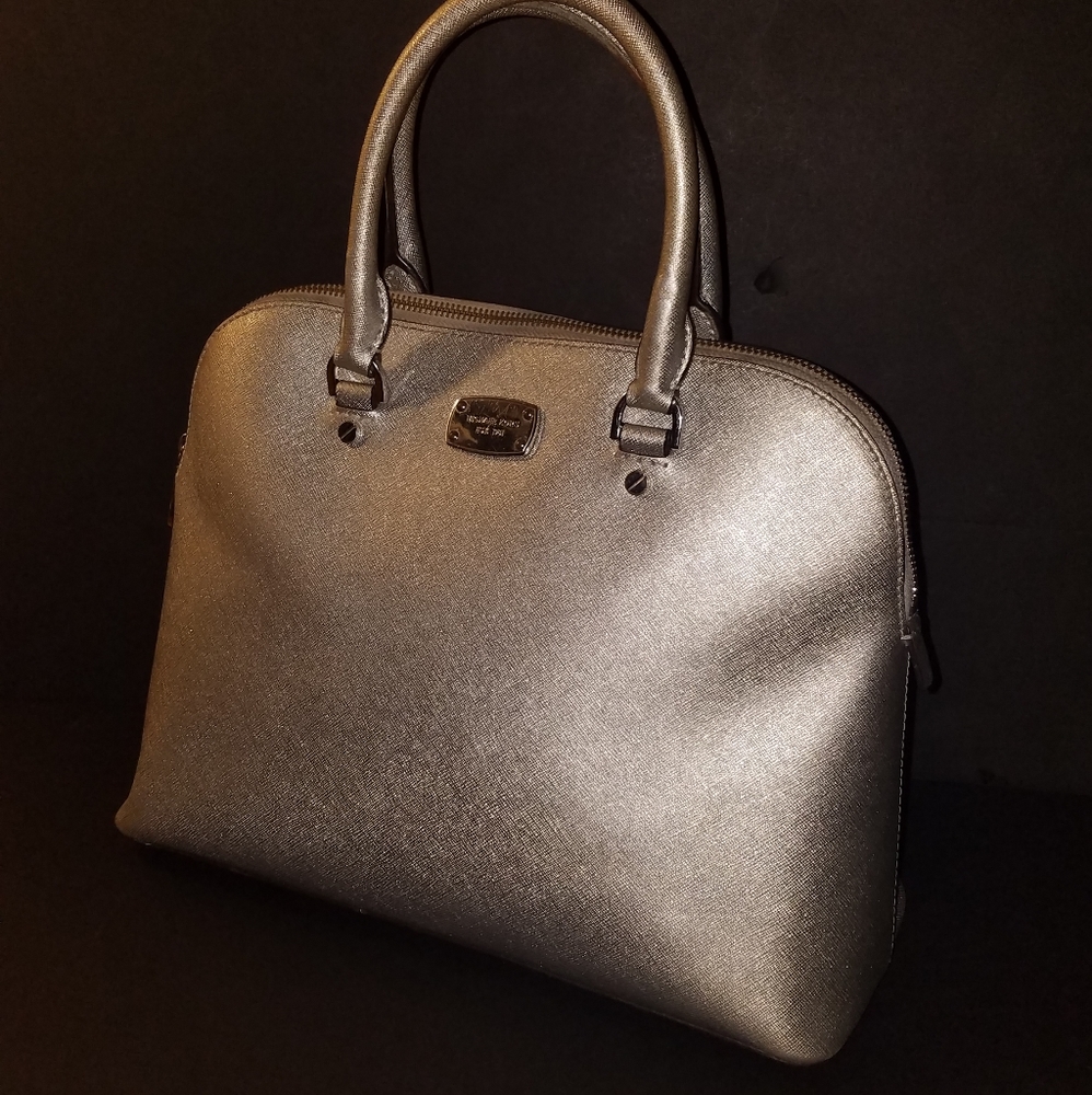Mk Cindy Large Dome Satchel